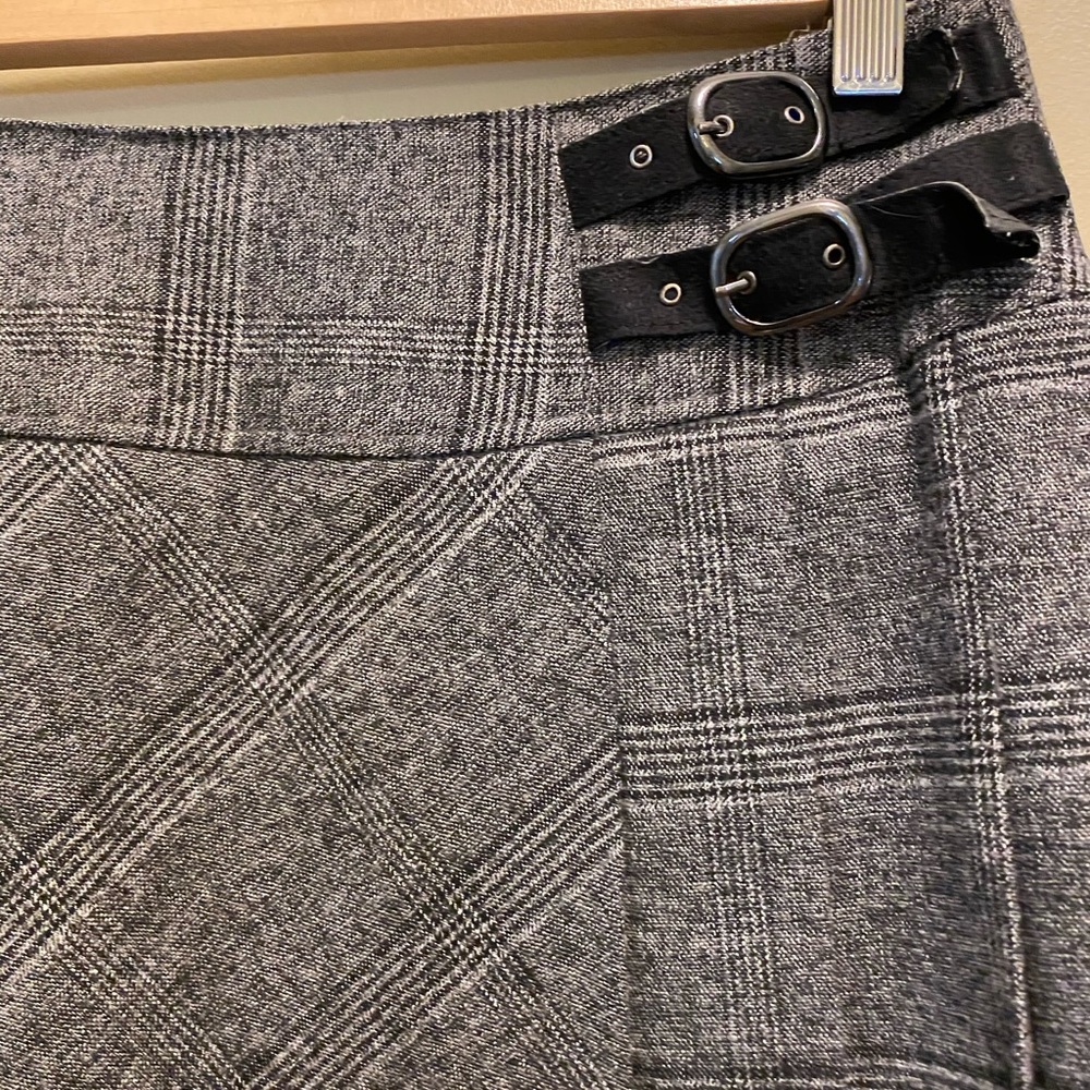 Mini skirt - Picture 2 of 4